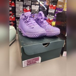 Lebron 16 low lakers